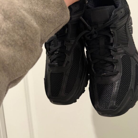 nike zoom vomero 5
